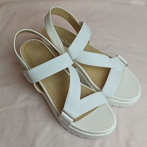 Soda White Cubic Wedge Sandals 8.5 - Picture 1 of 7